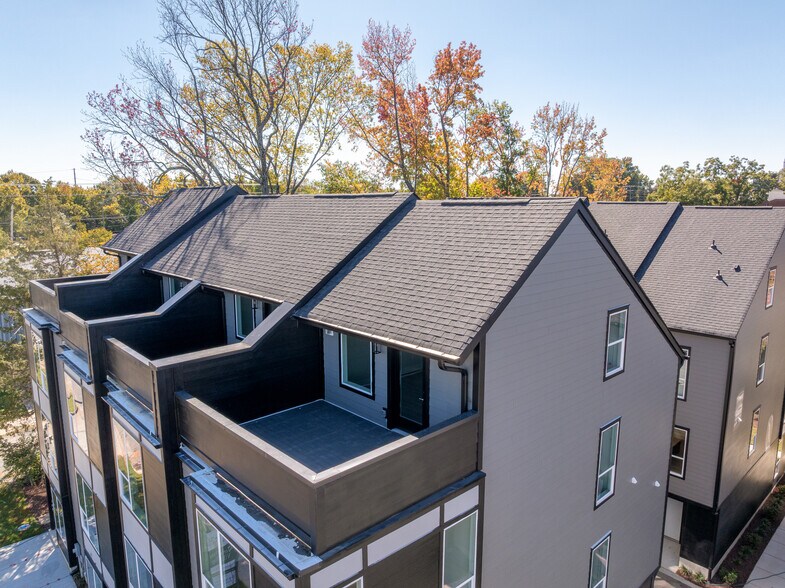 Building Photo - 423 Devender Ln