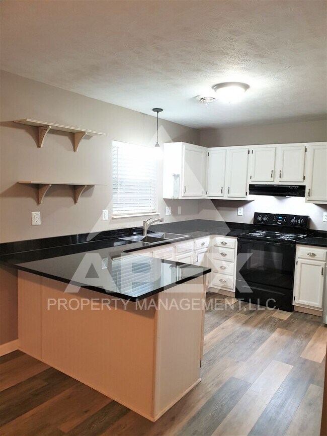 Building Photo - Beautiful 3 Bd 2.5 Ba Single Family Home in West Knoxville!!