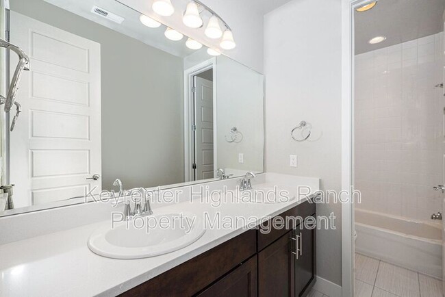 Building Photo - 533 Red Thistle Dr