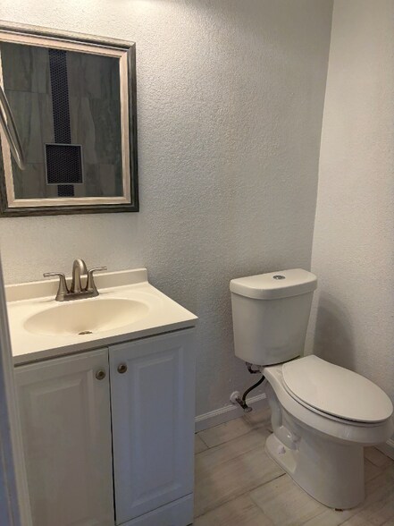 Building Photo - 229 E Langley Blvd