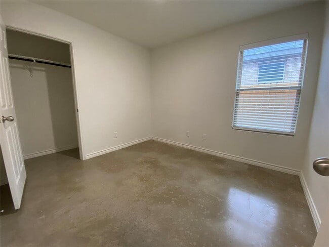 Building Photo - 2320 Duntov Dr