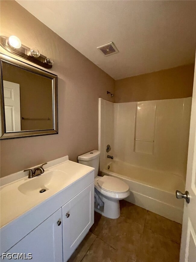 Building Photo - 906 Cape Coral Pkwy W