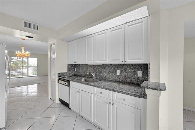 Building Photo - 1604 Abaco Dr