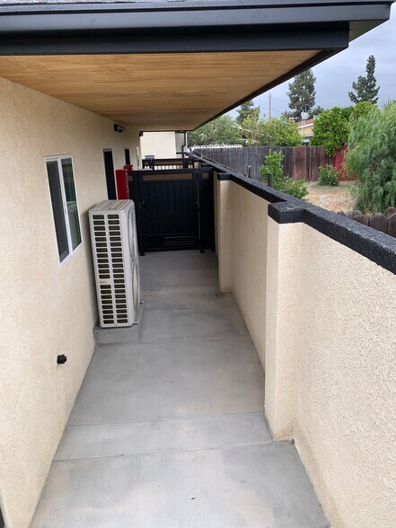 Back yard/patio private - 7918 Goll Ave
