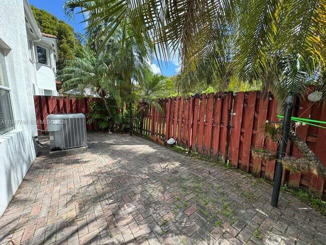 Building Photo - 7131 NW 114th Ct