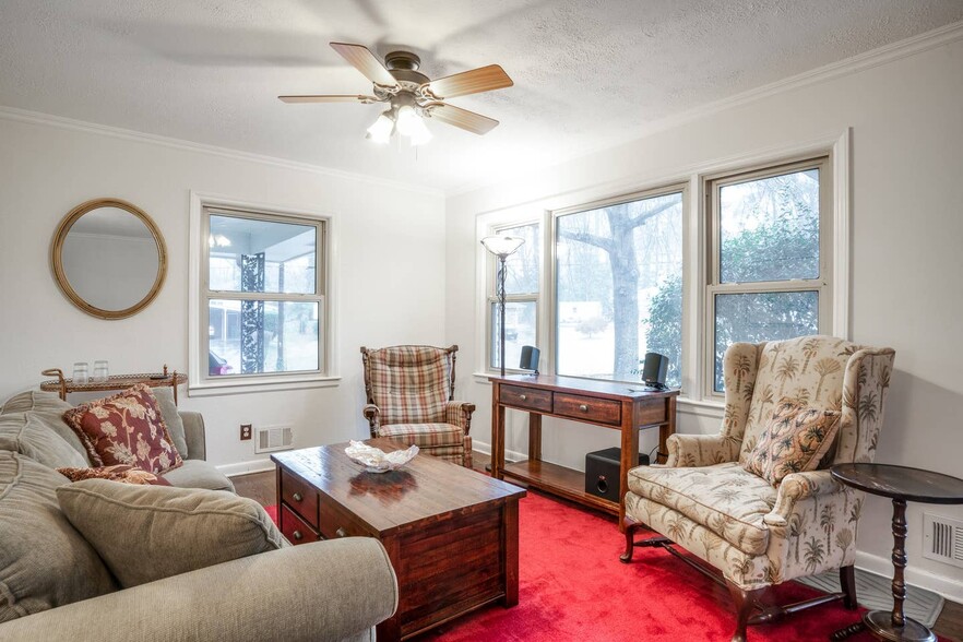 Building Photo - 2461 Fontaine Circle