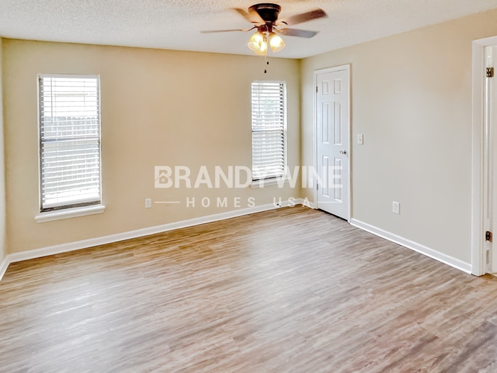 Building Photo - 616 Pembridge Dr W