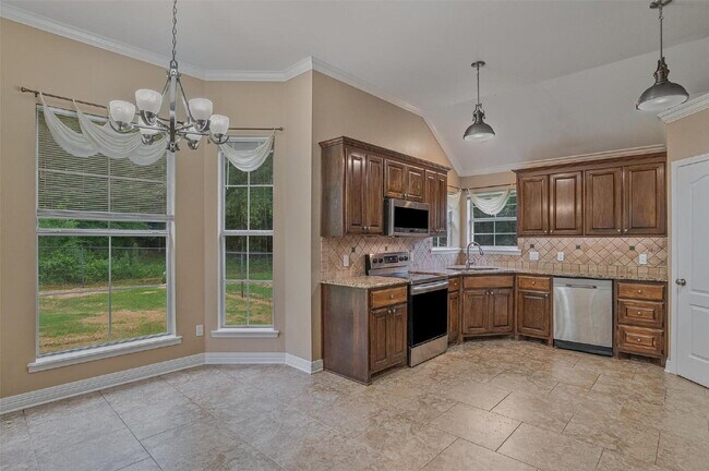 Building Photo - 133 Lone Oak Dr