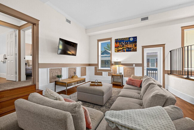 Primary Photo - 92 Washington St