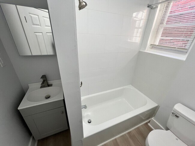 Building Photo - Renovated 3bd/1bth House with Rear yard!! SECTION 8 ONLY!!