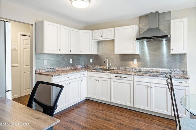 Building Photo - 98 Beachway Ave