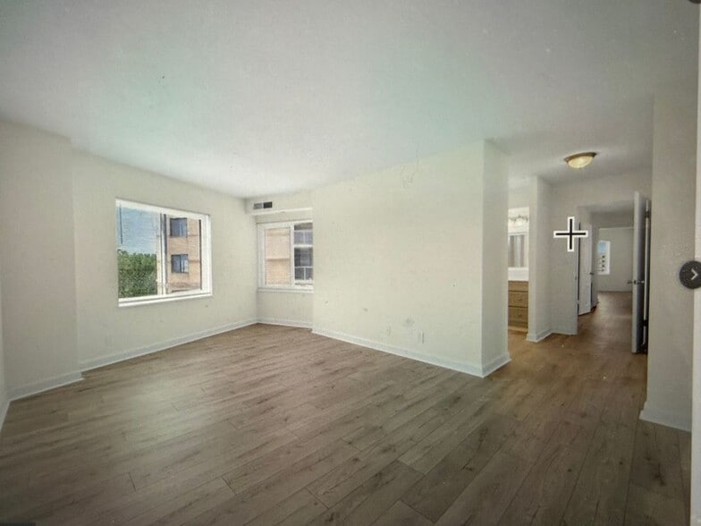 Building Photo - 8360 Greensboro Dr