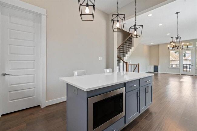 Building Photo - 1302 W 23rd St