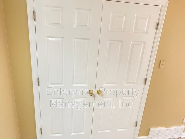 Building Photo - 7162 Charlton Way