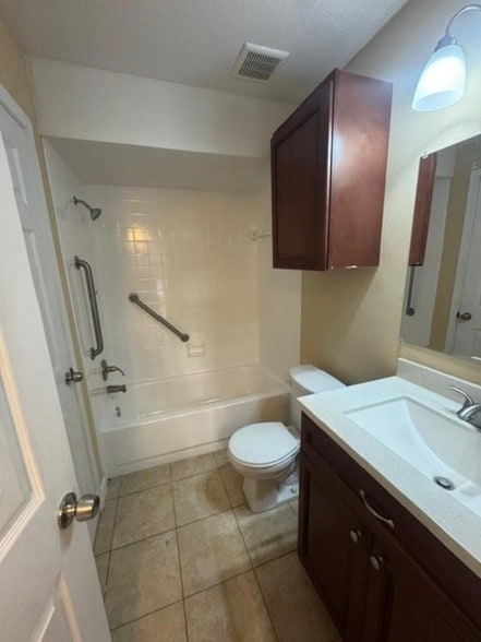 Building Photo - 16111 Aspenglenn Dr