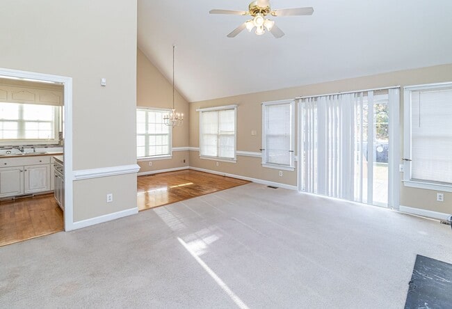 Building Photo - MUST SEE 3 BR | 2 BA w/ Finished Bonus Room *Pikeville school district*