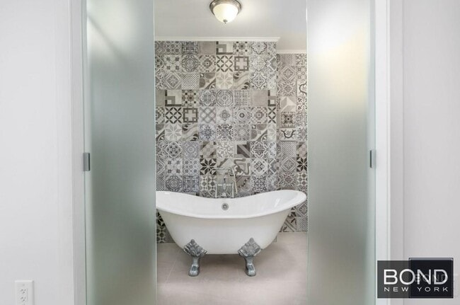 Building Photo - Amazing 2 Bedroom