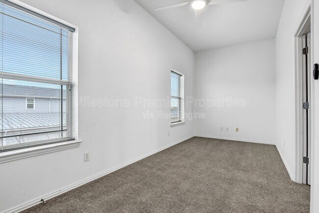 Building Photo - 207 Starr St