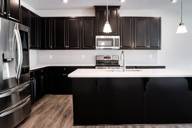 Building Photo - 645 Exmoor Dr