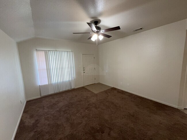Building Photo - 1405 Cinch Dr