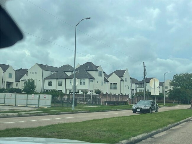 Building Photo - 9944 Woodwind Lane North
