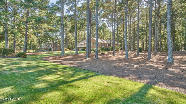 Building Photo - 11 Whisper Lake Dr