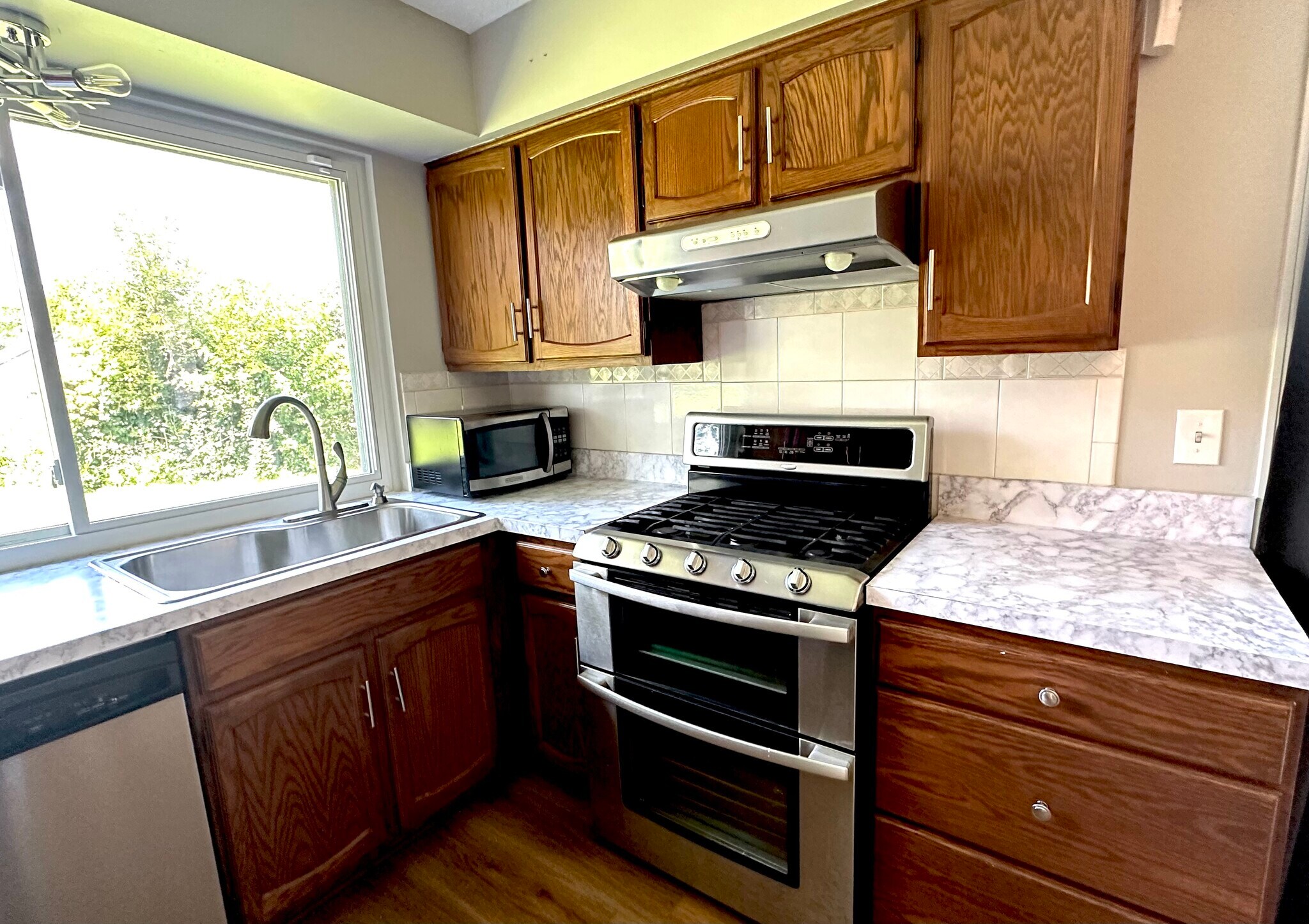 Building Photo - 537 Randall Dr