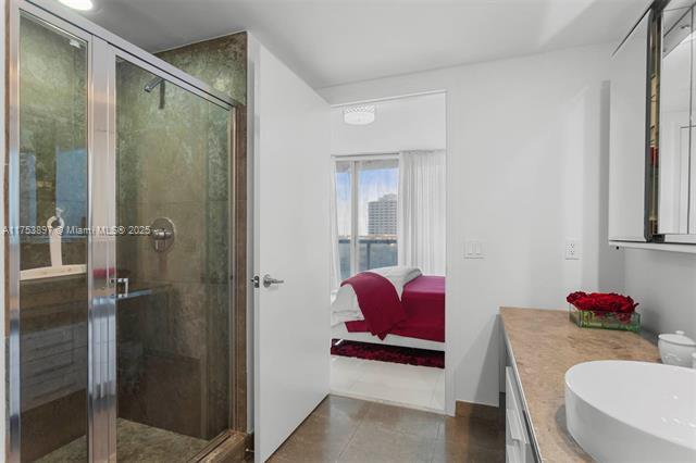 Building Photo - 495 Brickell Ave