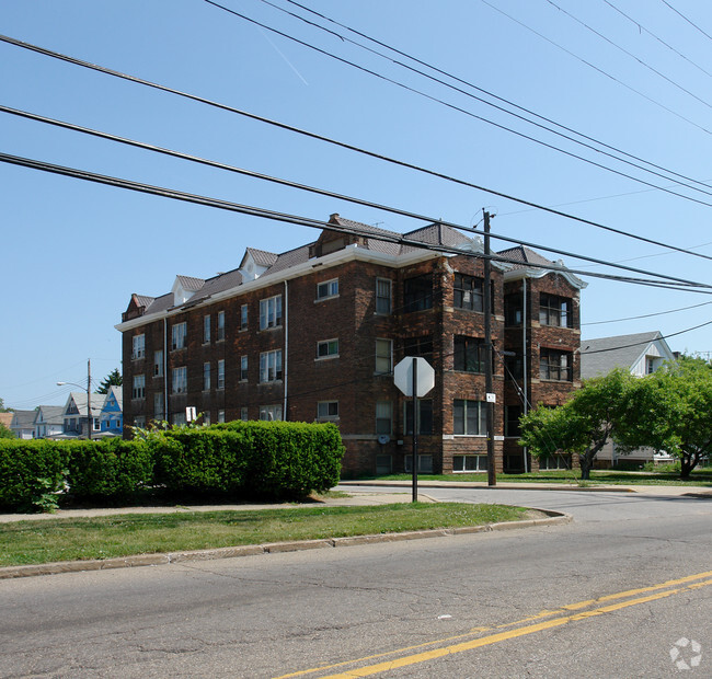 Building Photo - 835 Buchtel Ave