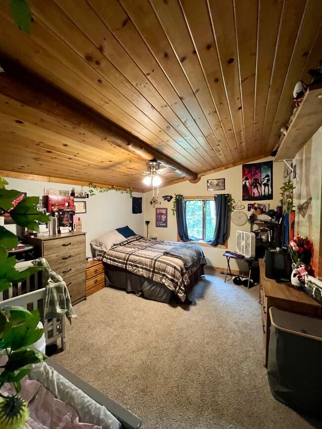 Building Photo - Charming 3-Bedroom Home on 5.84 Acres – Pe...