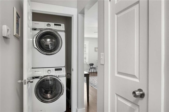 Building Photo - 2046 Settle Cir SE