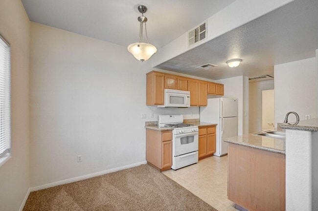 Building Photo - Charming 3-bed, 2-bath Downstairs Unit