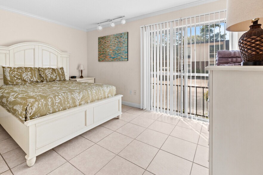 Building Photo - 1700 SW 16th Ct