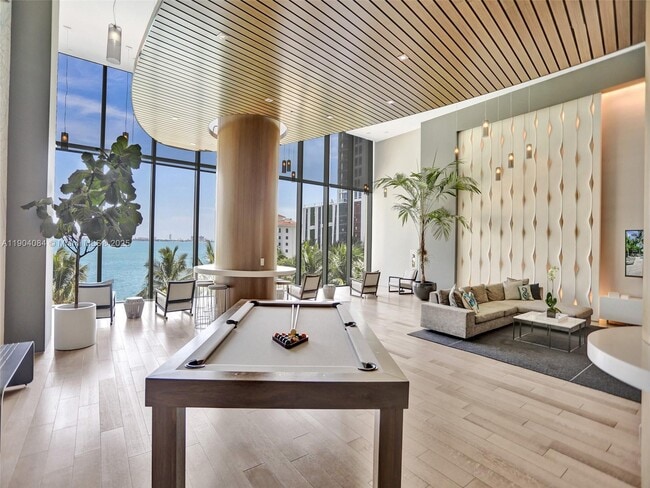 Building Photo - 460 NE 28th St