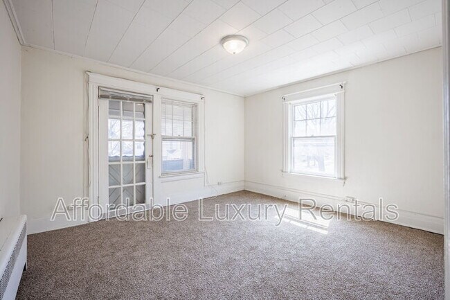 Building Photo - 3 Sumner Park