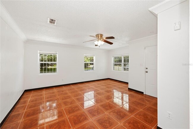 Building Photo - 808 S Ivey Ln