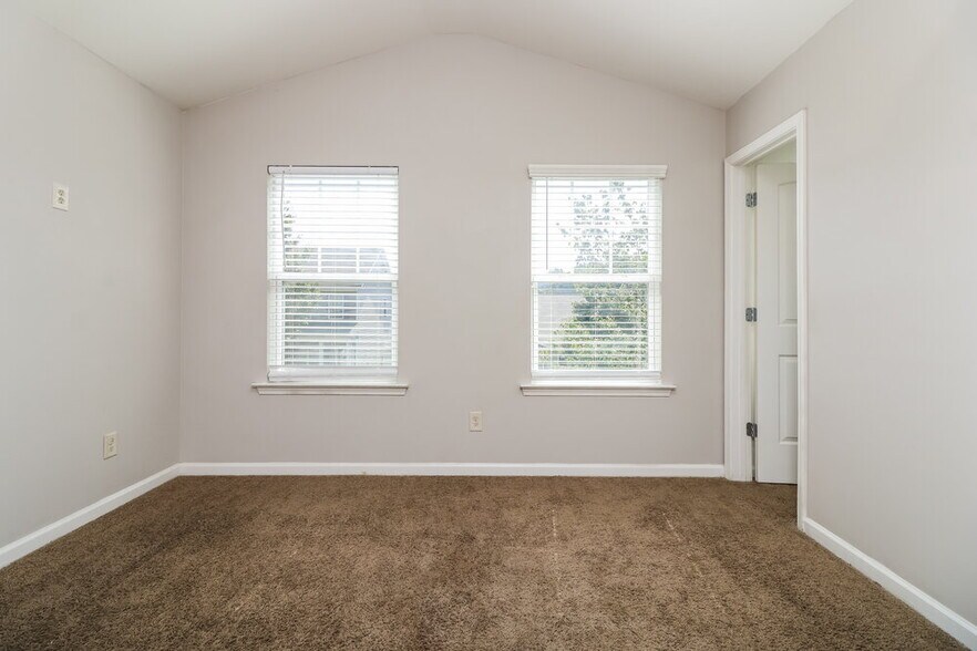 Building Photo - 98 High Point Way