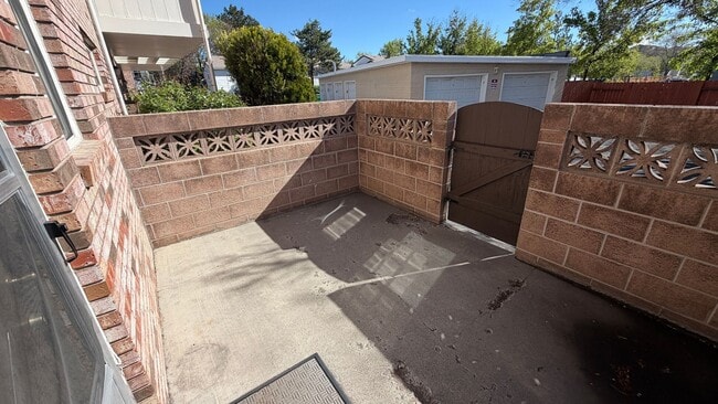 Building Photo - 1100 Harvard Wy