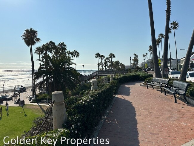 Building Photo - Single-Level Home Across from the Beach in...