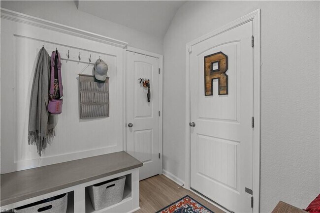 Building Photo - Luxury Living in Grassfield!