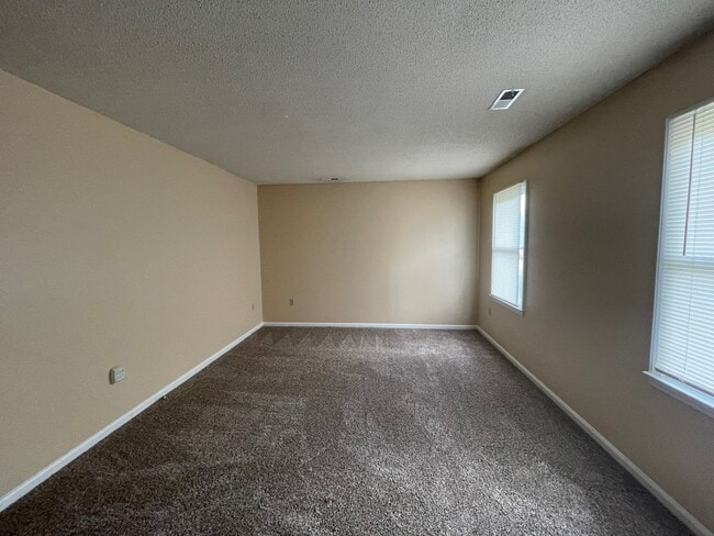 Building Photo - Come take a look at this gorgeous 2 Bedroo...