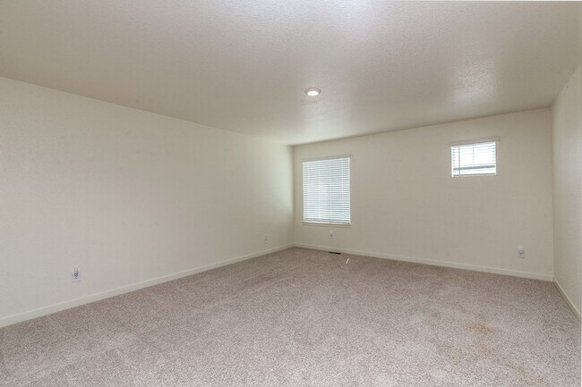 Building Photo - 15898 Little Bluestem Rd