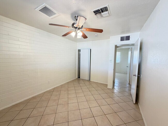 Building Photo - 3 Bedroom Gem with large bonus room and RV gate! No HOA