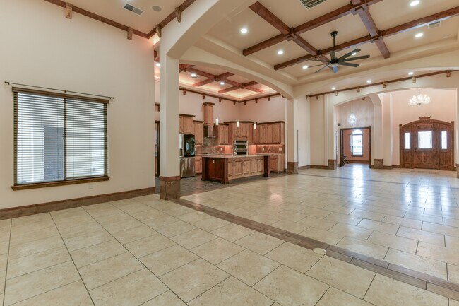 Building Photo - 8024 Canoncito Dr