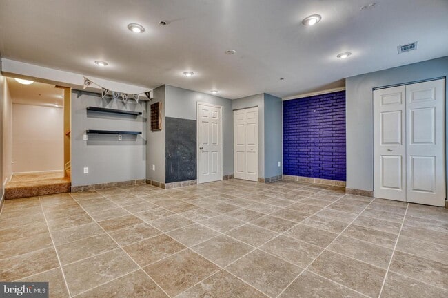Building Photo - 8740 Jarwood Rd