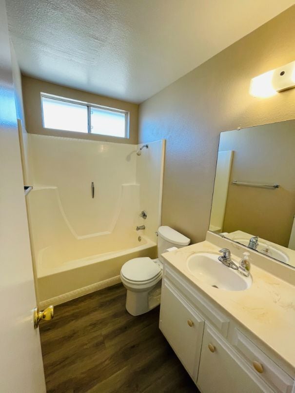 Building Photo - 2253 San Bernardo Ave