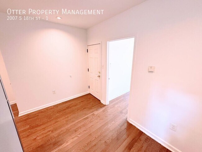 Building Photo - 2007 S 18th St