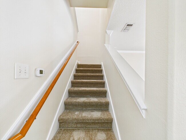 Building Photo - 1001 Krenek Tap Rd