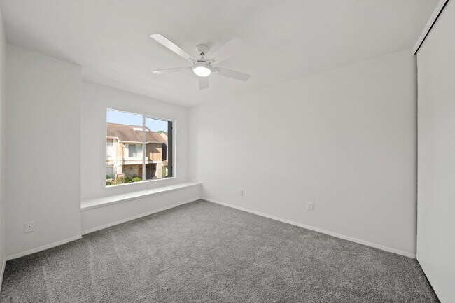 Building Photo - 11650 Village Pl Dr