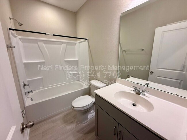 Building Photo - 427 Brandon Lks Dr